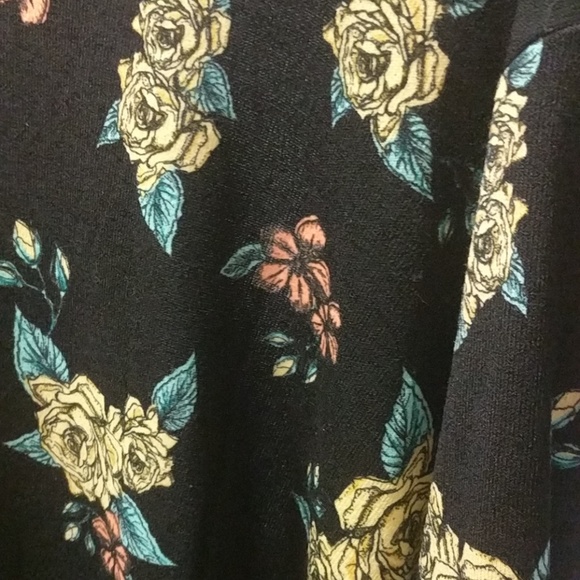 Sarah lularoe - Picture 2 of 4